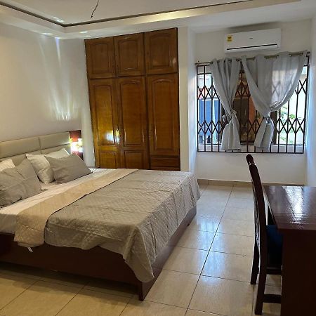 D Barfi Guesthouse, Excellent Location Кумаси Экстерьер фото