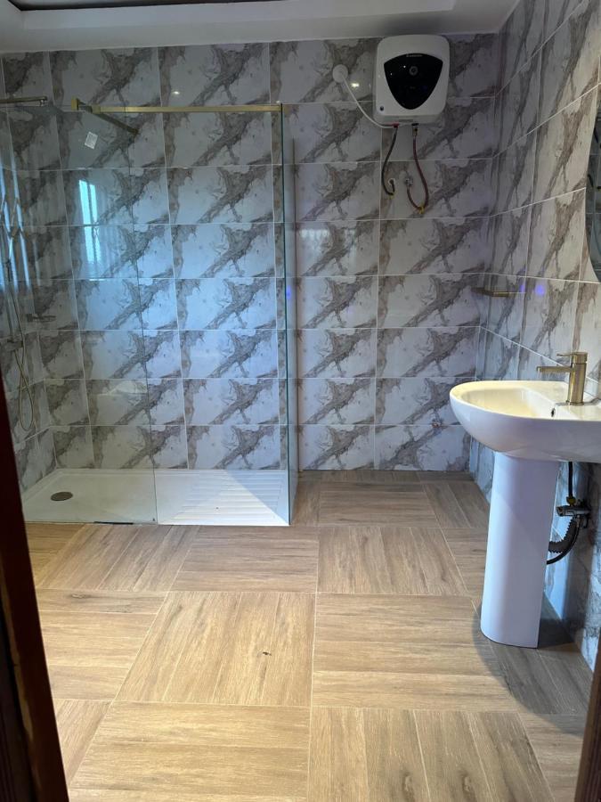 D Barfi Guesthouse, Excellent Location Кумаси Экстерьер фото