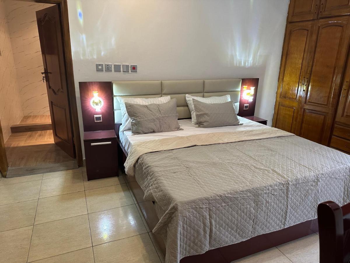 D Barfi Guesthouse, Excellent Location Кумаси Экстерьер фото