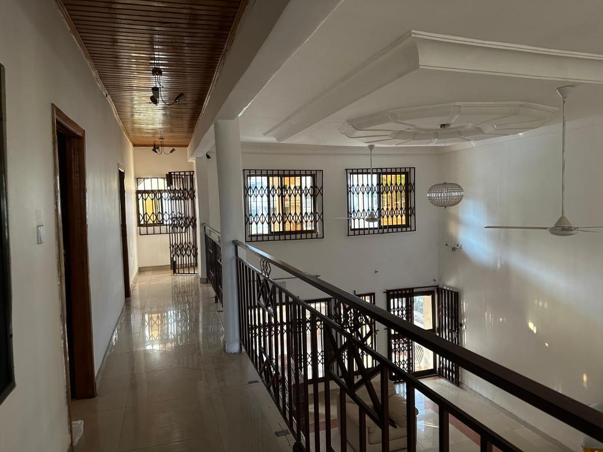 D Barfi Guesthouse, Excellent Location Кумаси Экстерьер фото