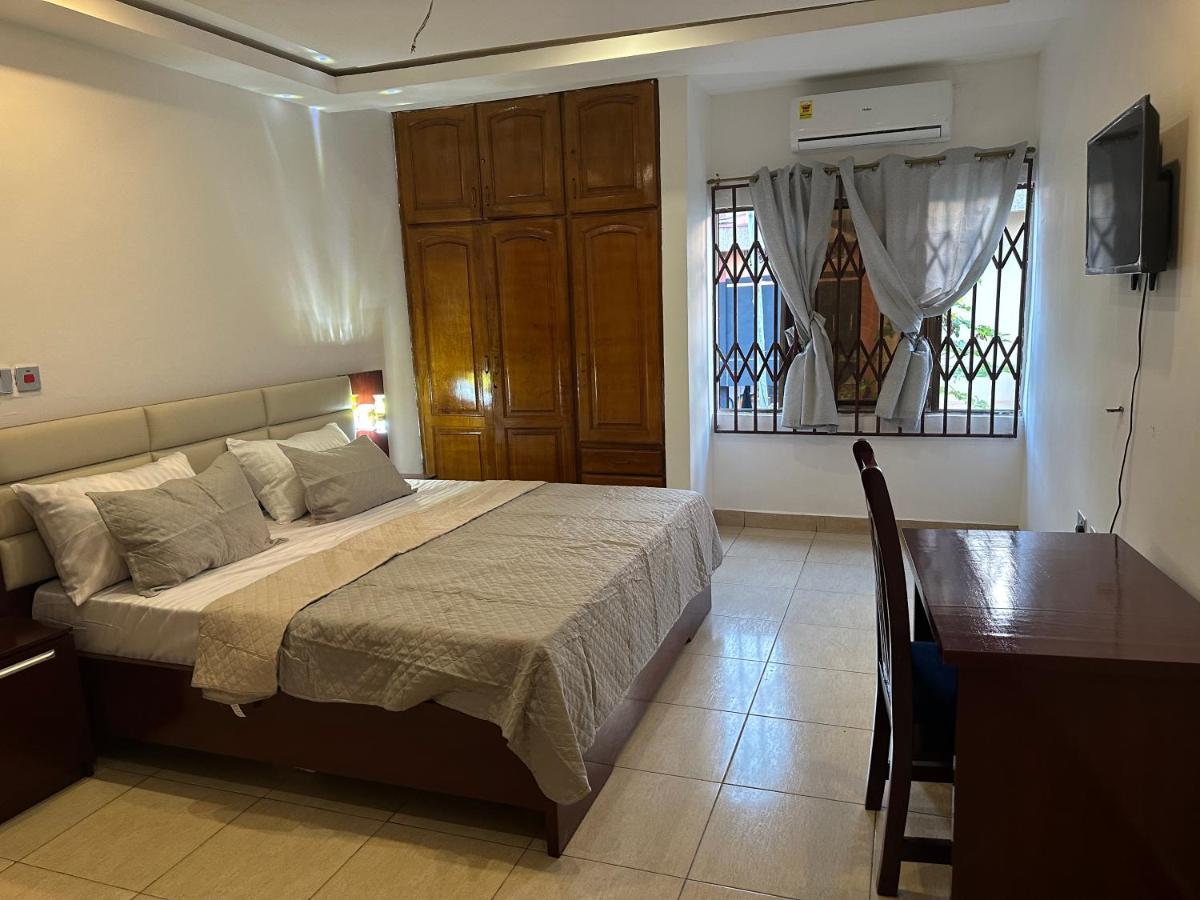 D Barfi Guesthouse, Excellent Location Кумаси Экстерьер фото